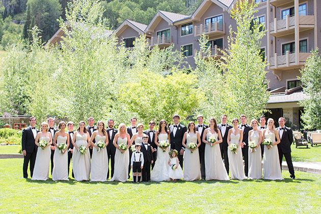 How to Choose the Right Size of Wedding Party